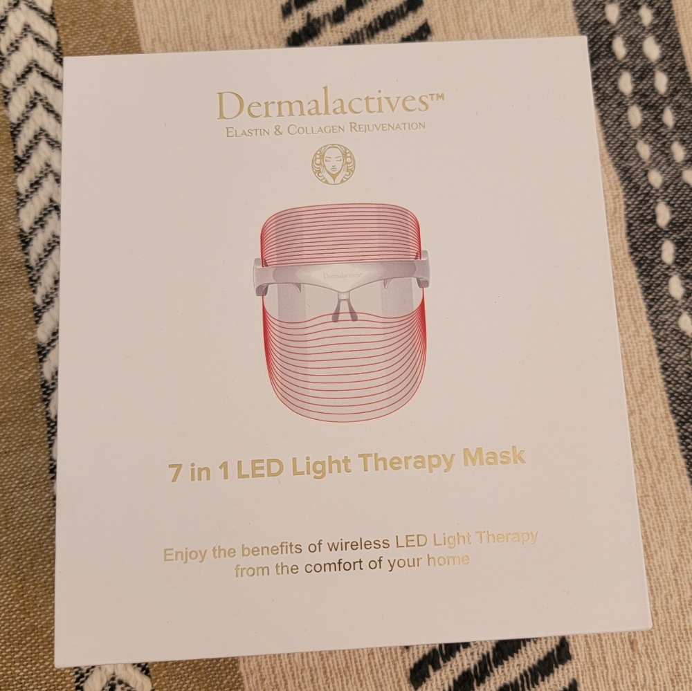 Dermalectives 7-in-1 LED light therapy mask